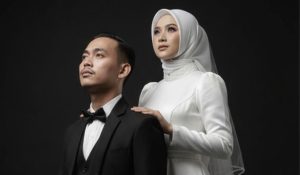 Prompt Gemini AI Pasangan Prewedding Adat Jawa Hijab